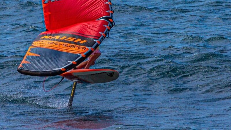 Robby Naish a Ho’okipa con il Wing-Surfer